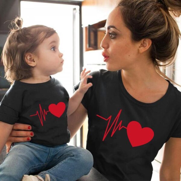 Tal Mãe Tal Filha Conjunto Camiseta Shorts Coração - Moda Família Roupas Combinando - Loja Oficial | XploudShop