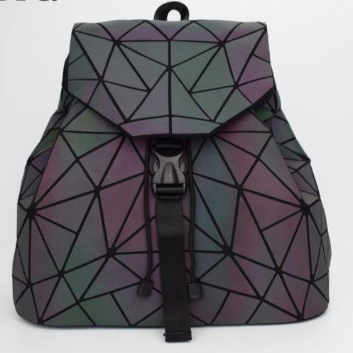 Mochila Feminina com Estampa Geométrica Refletiva - Loja Oficial | XploudShop