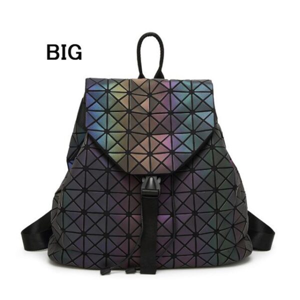 Mochila Feminina com Estampa Geométrica Refletiva - Loja Oficial | XploudShop